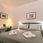 Aurealiving - Premium Apt With Air Conditioning, Fast Wifi And Free Gym