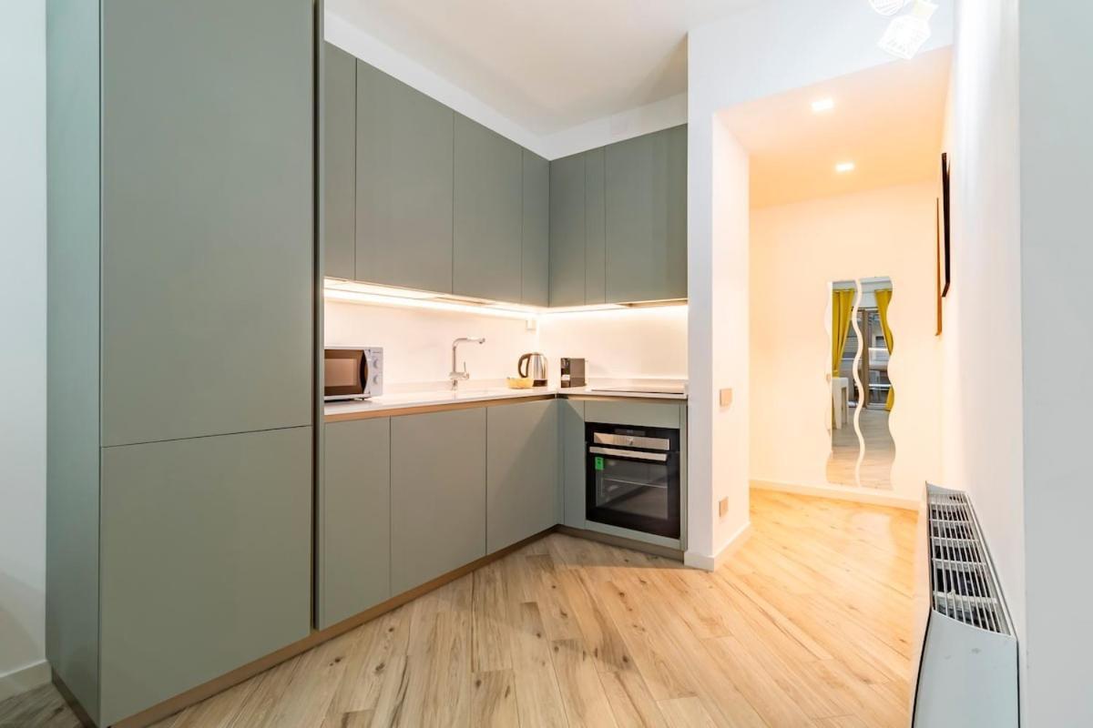 Aurealiving - Premium With Air Conditioning, Fast Wifi And Free Gym Apartment Rom