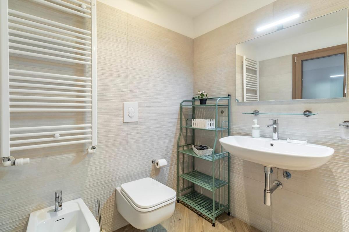 Aurealiving - Premium With Air Conditioning, Fast Wifi And Free Gym Apartment *