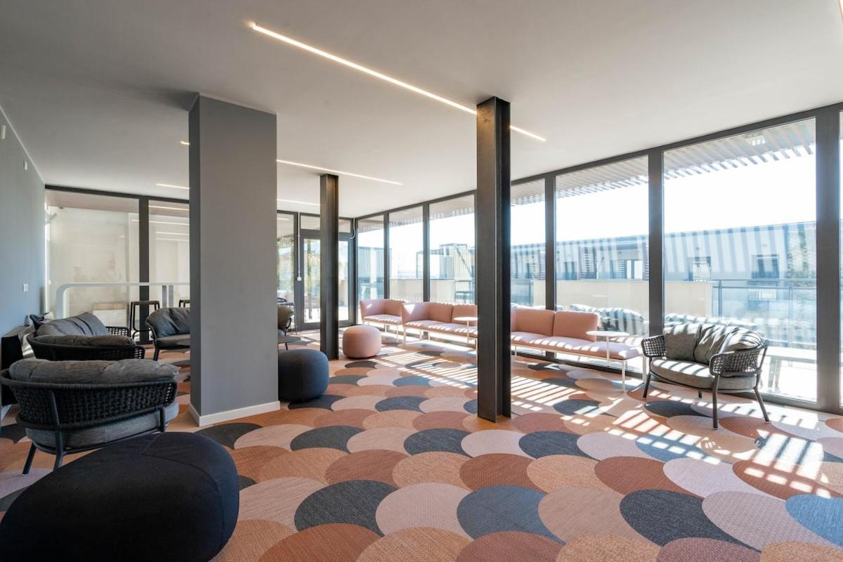 Aurealiving - Premium With Air Conditioning, Fast Wifi And Free Gym Apartment *